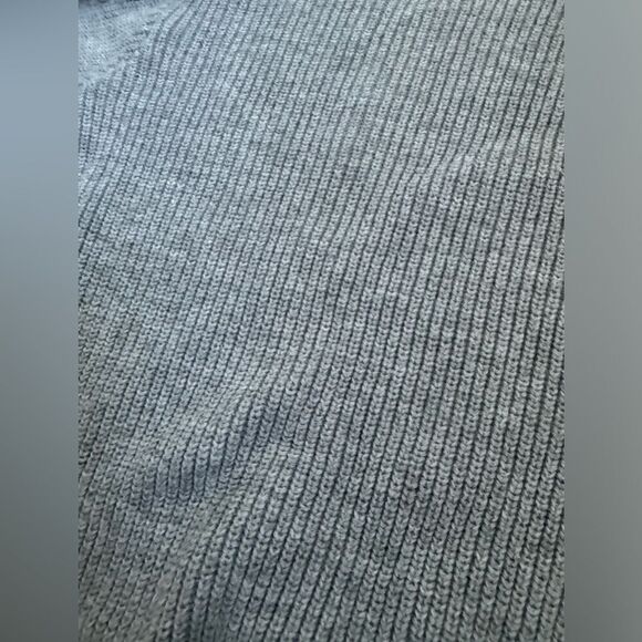 Brandy Melville Sweater - Picture 2 of 7